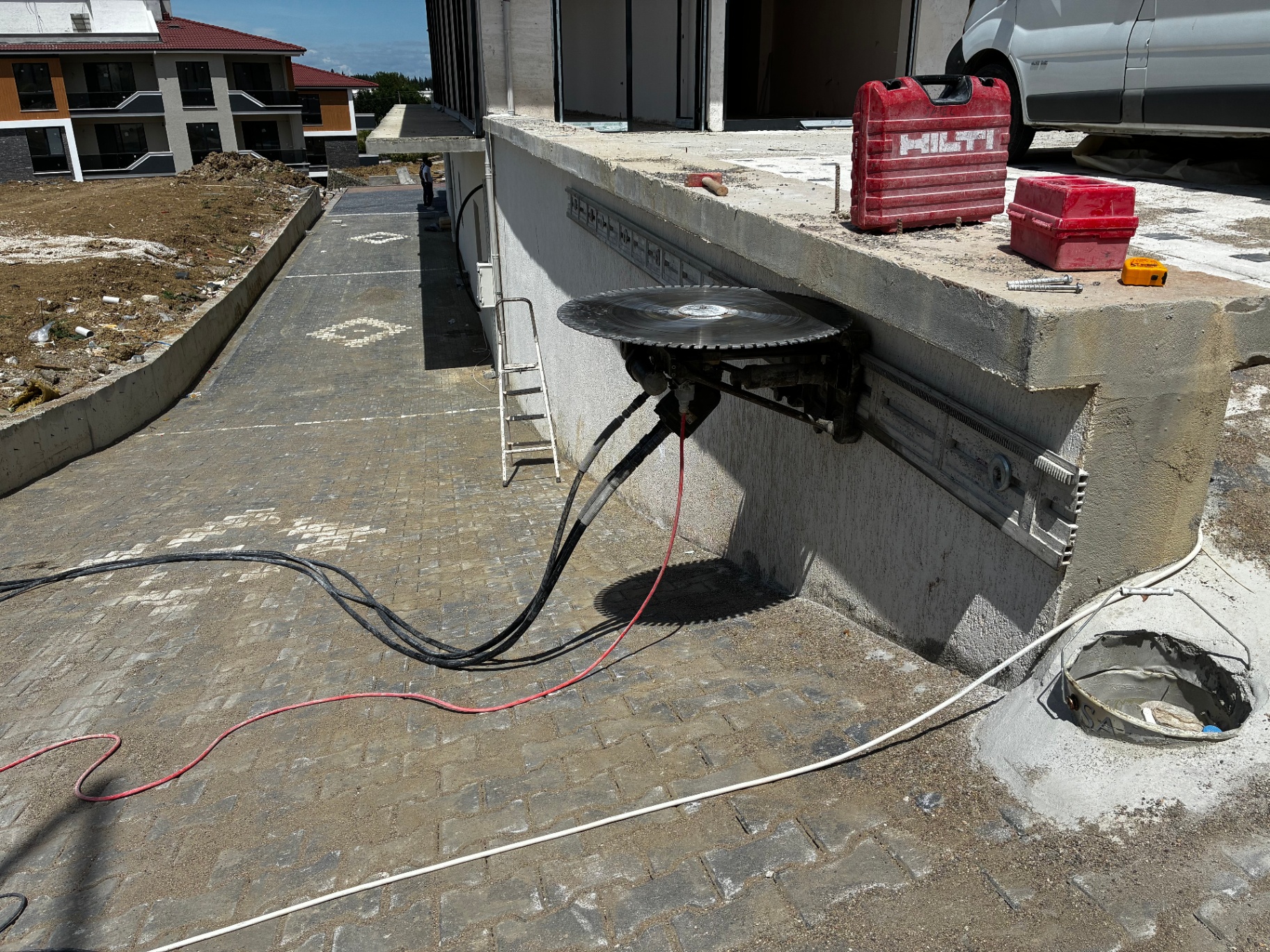 Elmas testere ile betonarme perde kesimi - KarotX sahadan