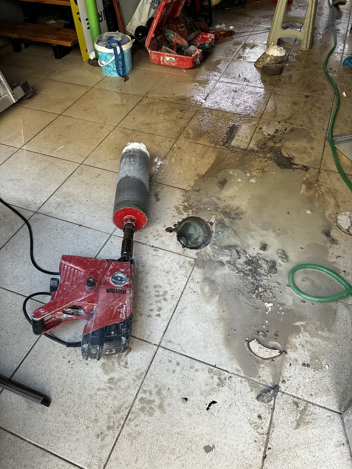 Islak sistem karot makinesi ile iç mekânda delme