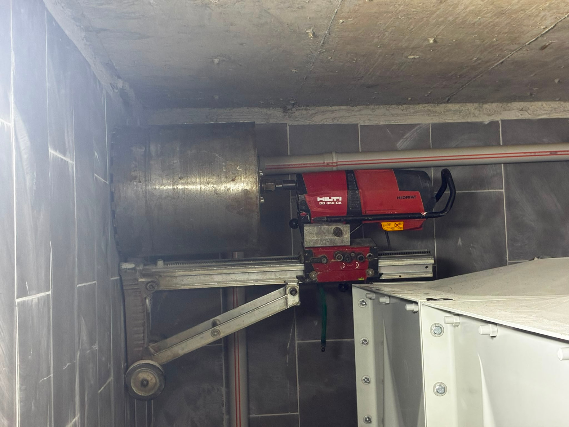 Hilti DD 350-CA karot makinesi ile kapalı alanda karot delimi