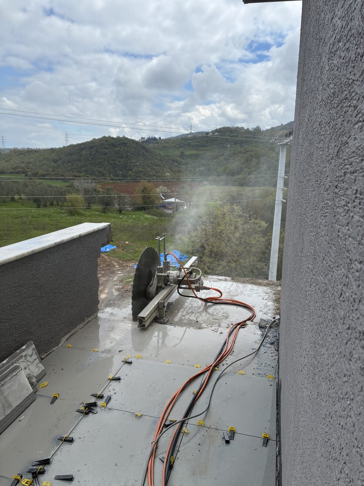 Su soğutmalı duvar testeresi ile beton perde kesimi