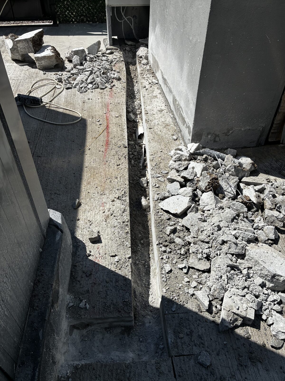 Yıkım sonrası düzenlenen betonarme yüzey
