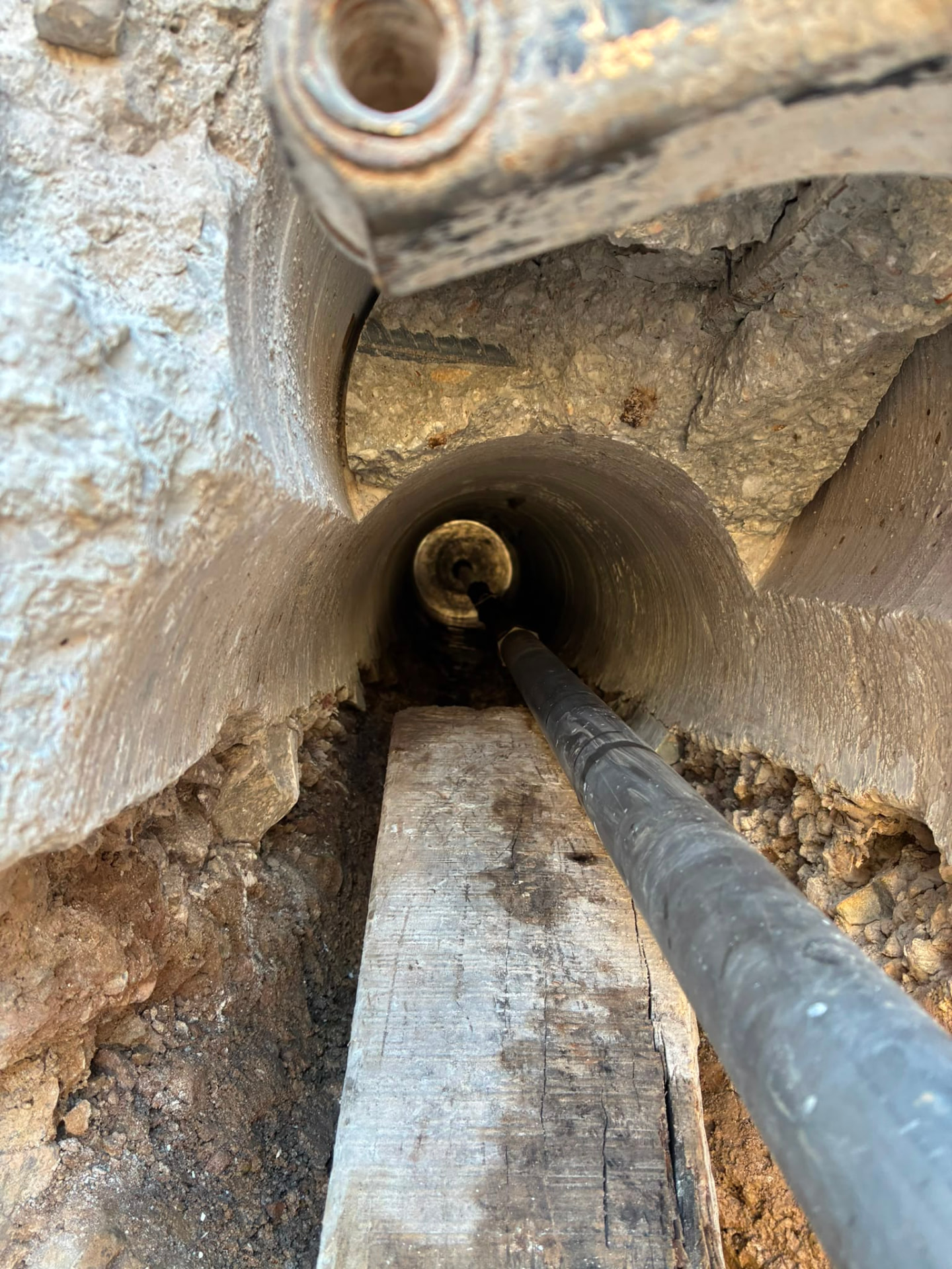 Karot ile açılan yatay geçiş deliğinin iç görünümü