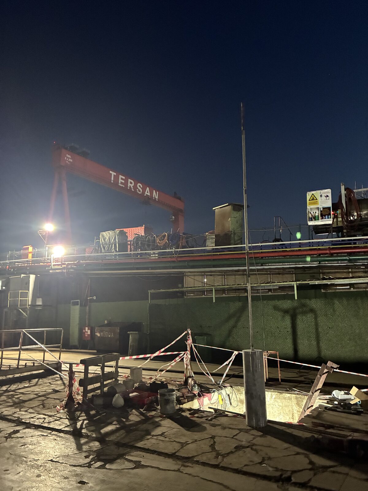 Tersanede gece vardiyasında yürütülen karot çalışması