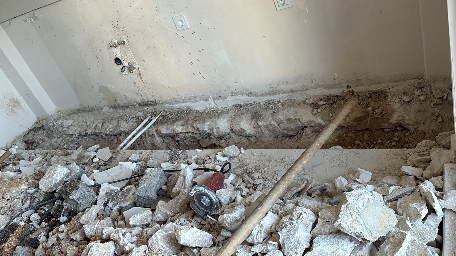 Kırım sonrası ortaya çıkan beton moloz yığını